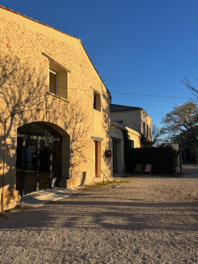 Le gîte qui accueille les week-end douceur RESSORT! au coeur des vignes à 10 min du centre de Montpellier