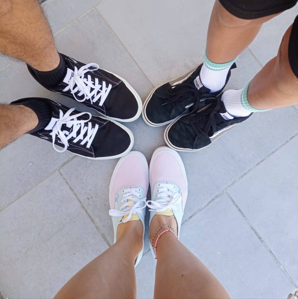 Témoignage d'Emilie photo de pieds d'Emilie, Flo et Elio